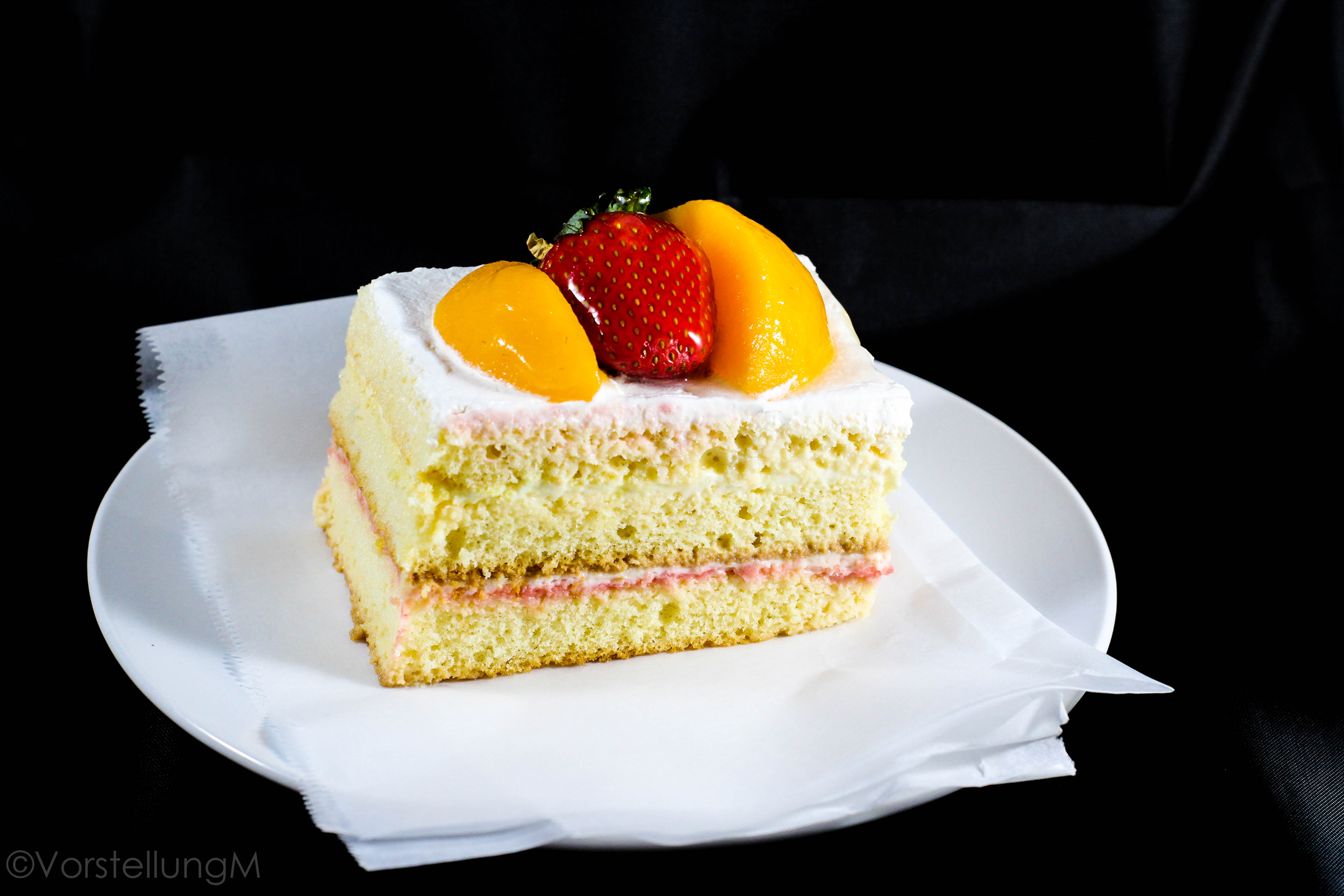 Pastel de fresa con durazno